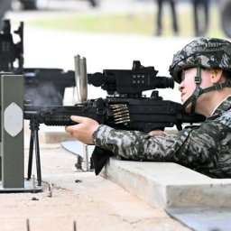 「兵士も見たことない小銃(K2C1)」報道に激怒…韓国の李大統領がメディアの捏造を猛批…